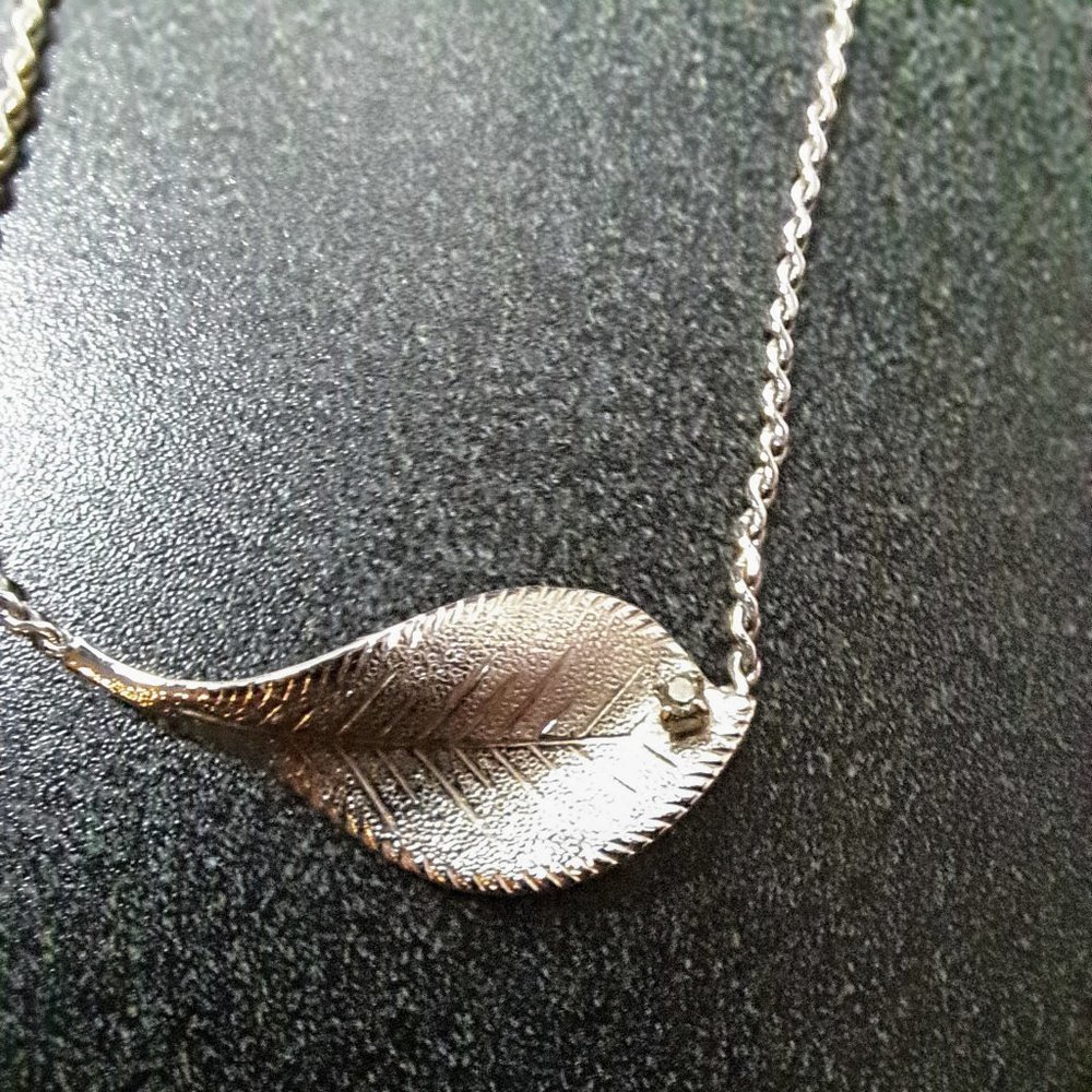 Vintage Leaf Necklace with faux diamond Never Worn Like New!